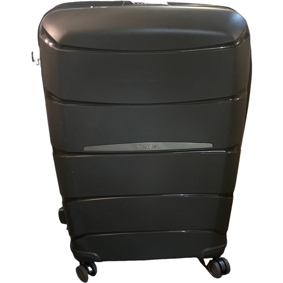SAMSONITE OUTLINE PRO MEDIUM SPINNER
27” x 18.7” x 12.5” - Picture 8 of 10